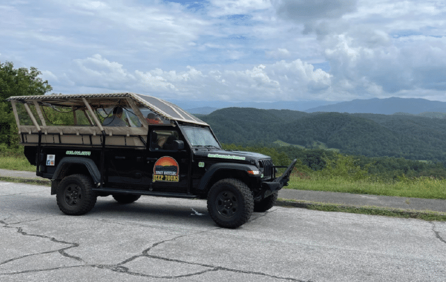 picture of outdoor jeep tour in pigeon forge